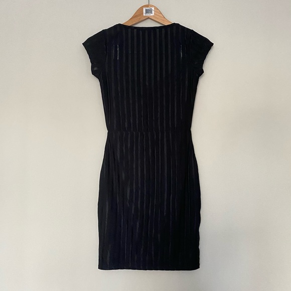 PRETTYLITTLETHING Black Stripe Short Sleeve Bodycon Dress - Picture 7 of 8